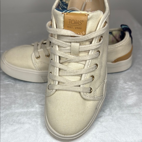 TOMS Size 7.5 UNISEX SHOES Cream Canvas Sneakers - Picture 10 of 11